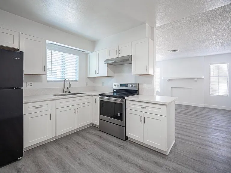921 Snug Harbor St — Photo 12