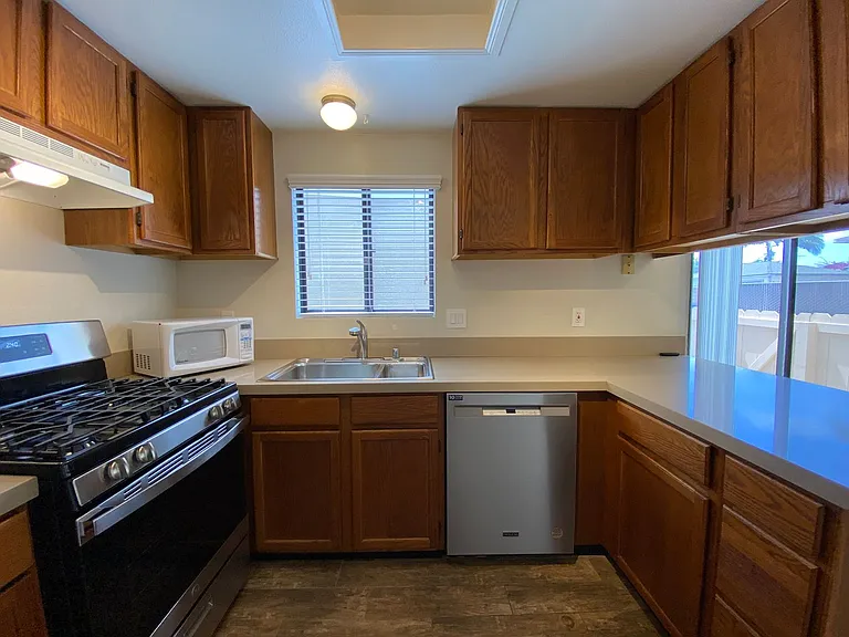 Jefferson St 2632 Sprague Building — Photo 6
