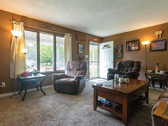 5th image of 502 E 10th St