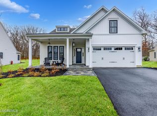 54 Sanctuary Ln, Farmingdale, NJ 07727