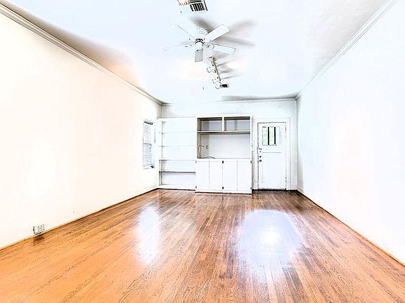 3rd image of 127 W Avenue B