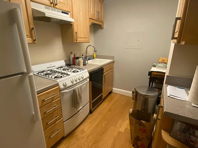 2032 Belmont Rd NW — Photo 3