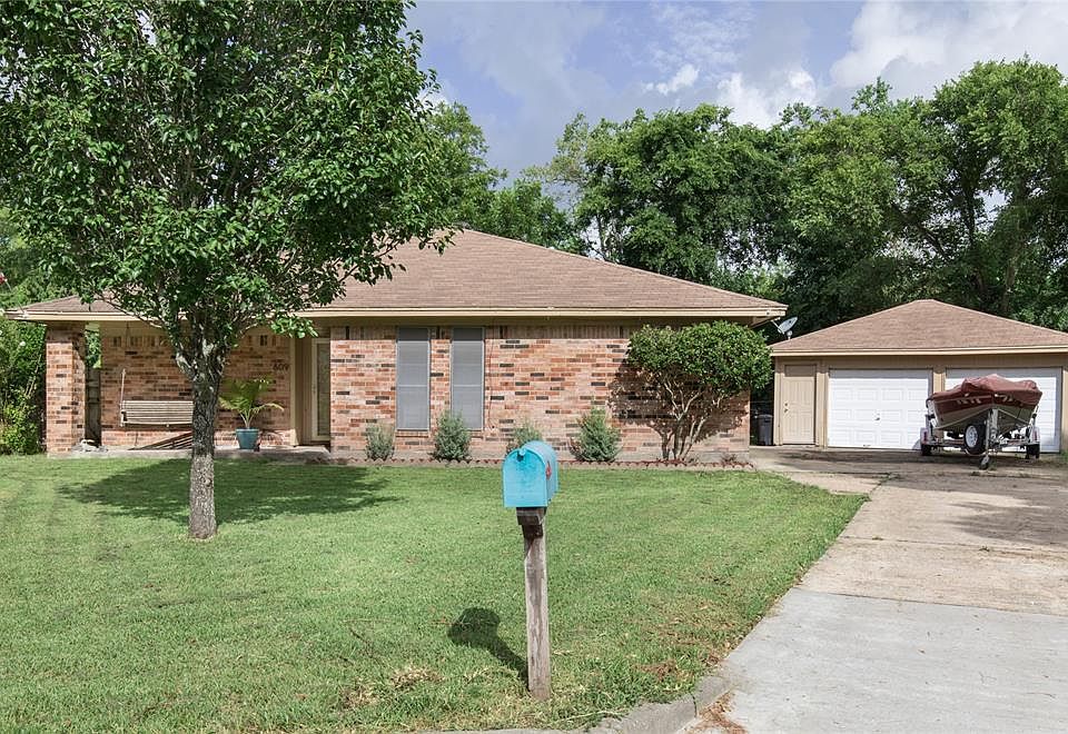 1st image of 609 Francis Ct