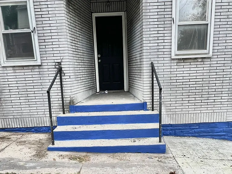 702 Wyandotte St — Photo 1