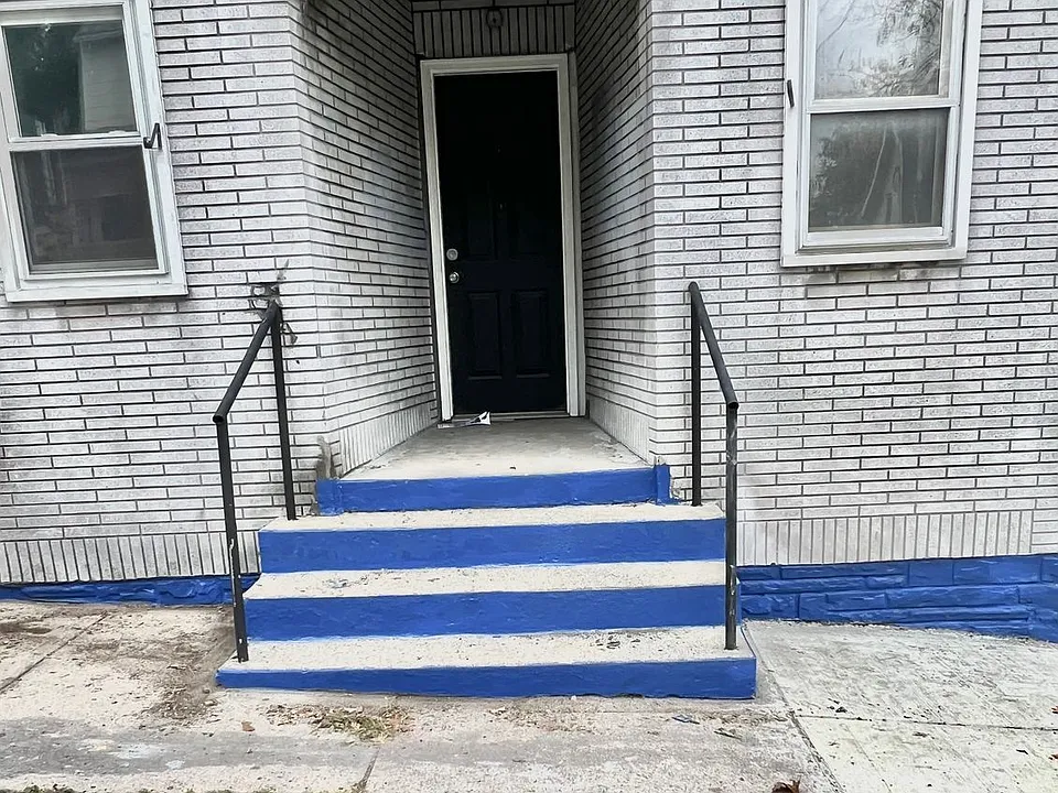702 Wyandotte St