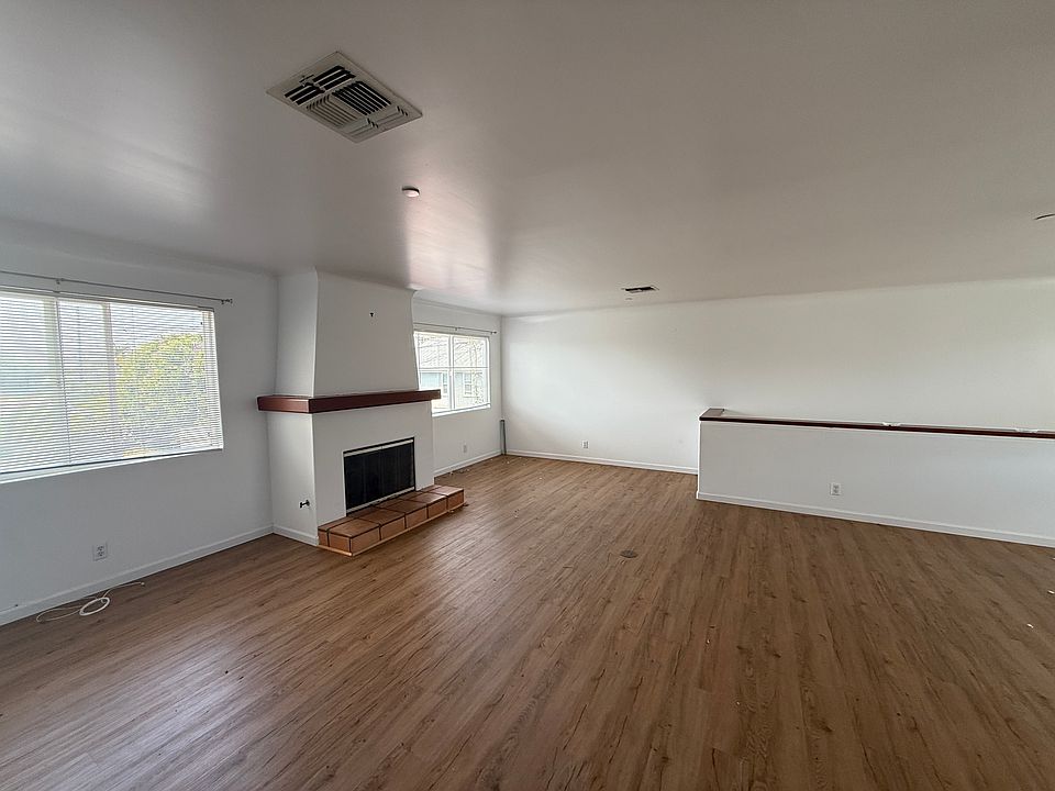 1st image of 95-97 S Anacapa St