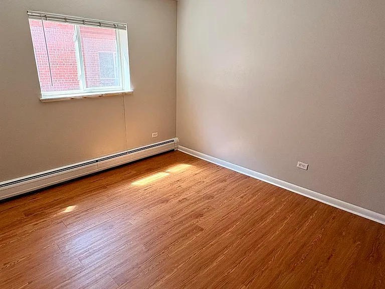 1355 Monroe St Apartments — Photo 18