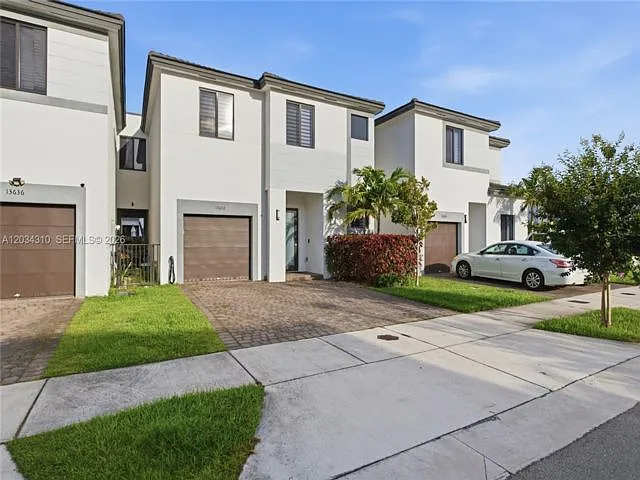 13630 SW 158th Ave — Photo 2