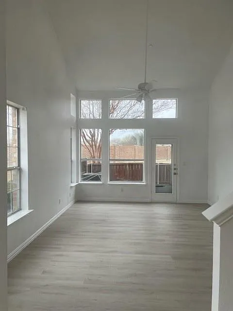 3 bed, 2.5 bath, 1940 sqft, $2,499 — Photo 3
