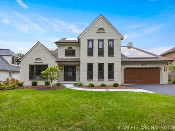 2604 Newport Dr, Naperville, IL 60565