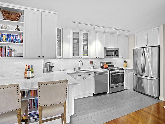 3rd image of 319 W 118th St #4K