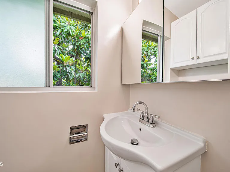 720 E Mountain St #15 — Photo 9