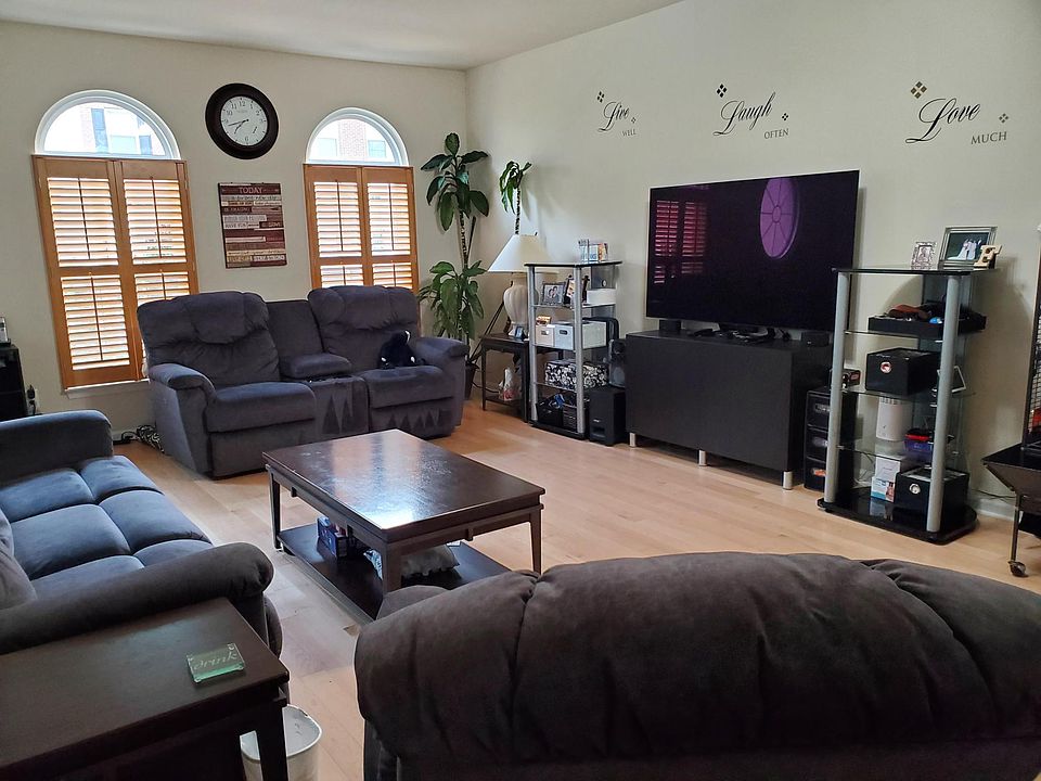 2nd image of 7807 Locust Leaf Ln