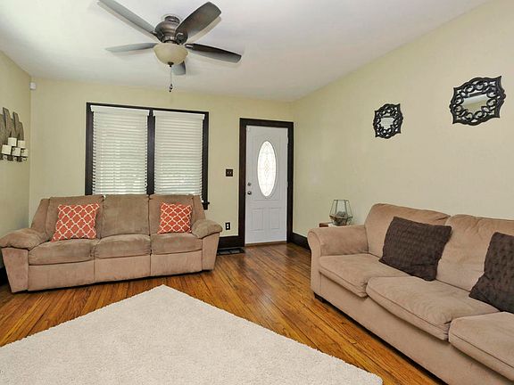 5th image of 132 Wentworth Ave