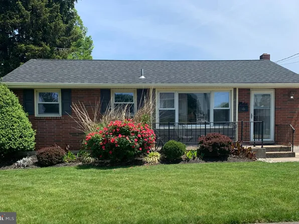 2 Collett Ct, Bellmawr, NJ 08031