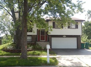 4 Fernwood Ct, Romeoville, IL 60446