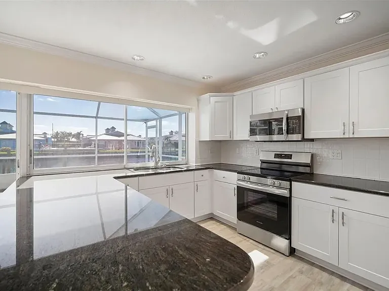 910 Spindle Palm Way — Photo 34