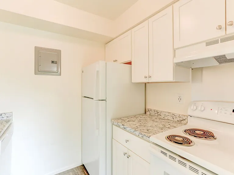 Creekside At Amherst Apartments — Photo 14