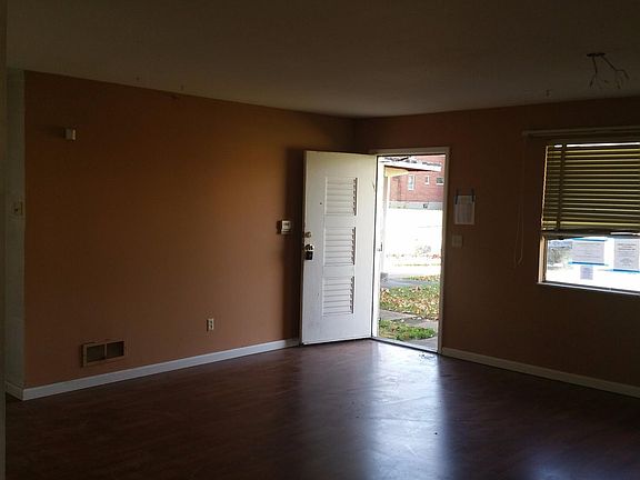 2nd image of 938 Hollytree Dr