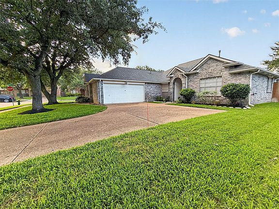 2nd image of 9618 Meadowchase Ct