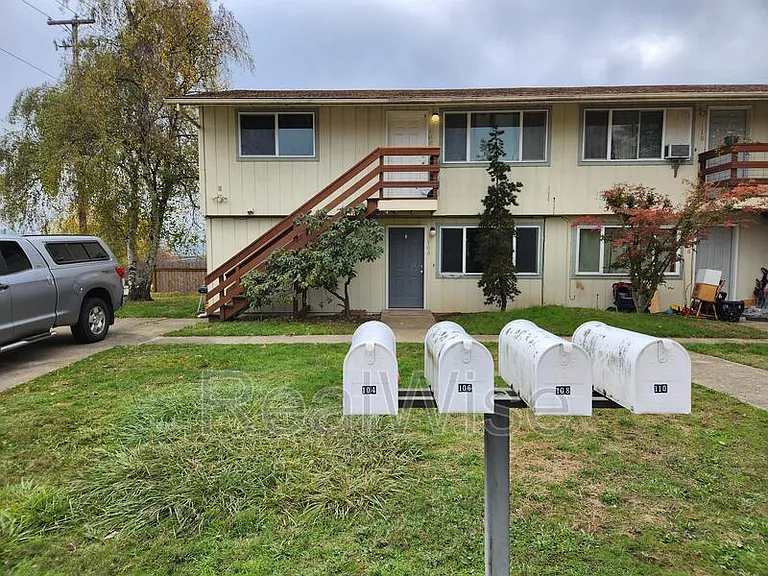 104 NW Mercy Hills Dr — Photo 1