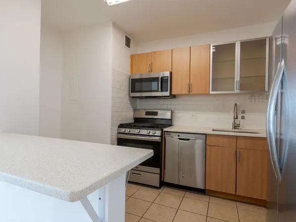 45 River Dr South image 7 of 49