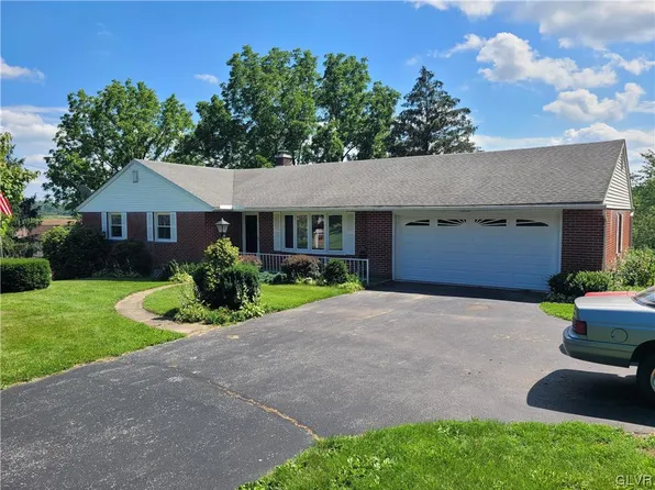 14 Lenape Rd, Bechtelsville, PA 19505