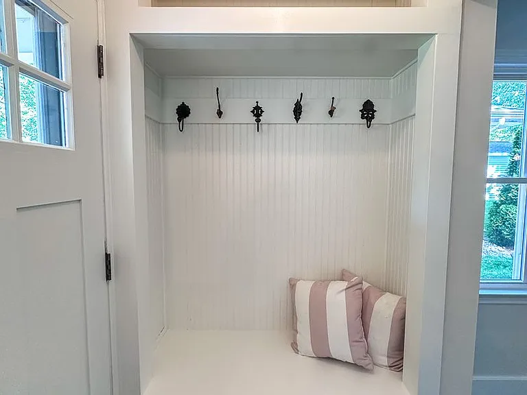 2610 Albert Dr SE — Photo 2