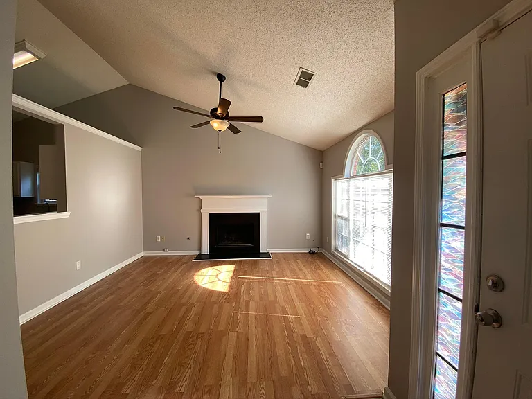 4453 Grove Dr NW — Photo 4