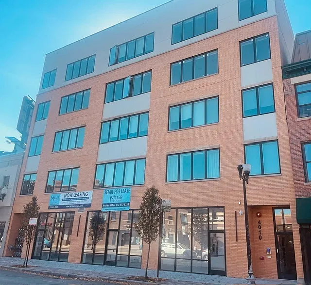 4010 N Lincoln Ave — Photo 1