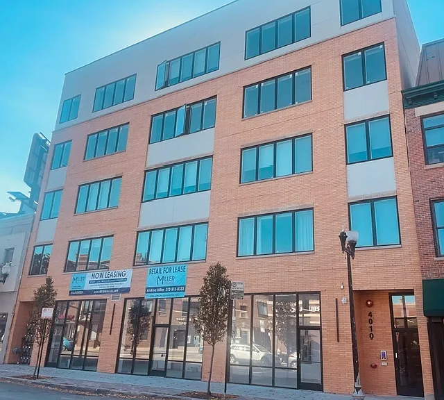 4010 N Lincoln Ave — Photo 1