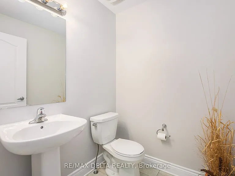 63 Johanne St — Photo 4
