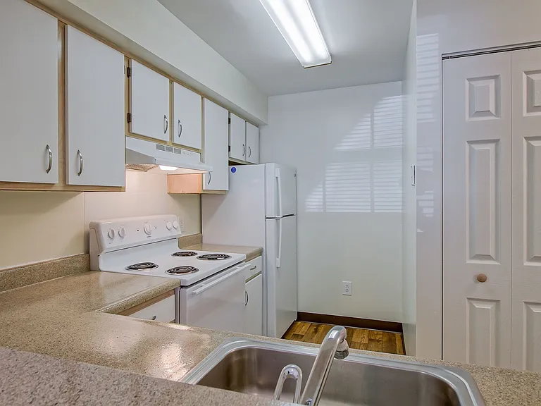 Forest Hills Townhomes — Photo 15