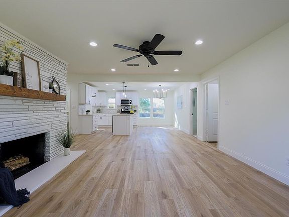 3rd image of 6940 Hovenkamp Ave