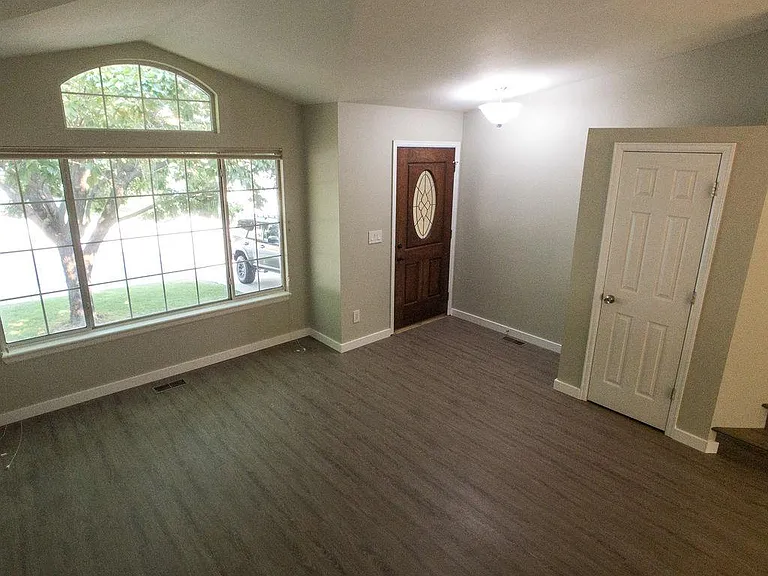 1105 Stoneham St — Photo 28