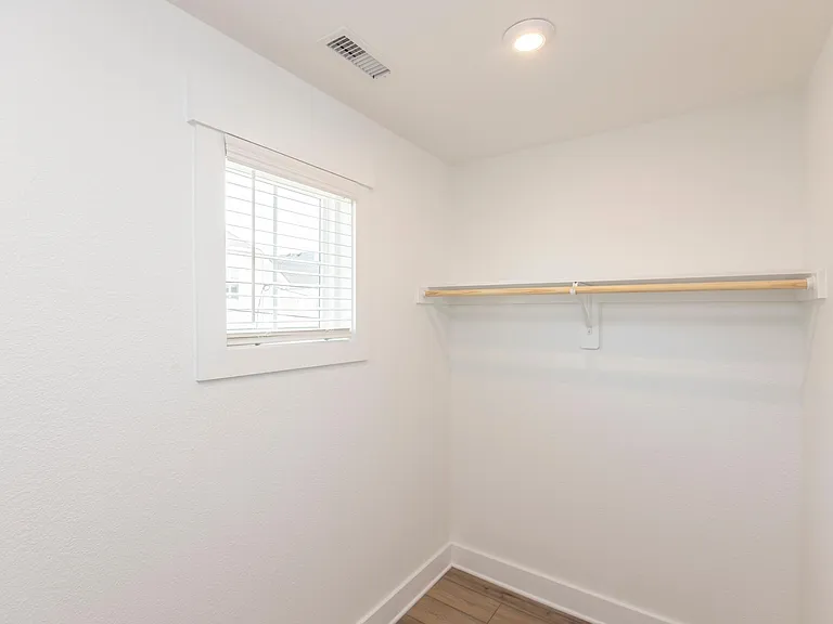 409 24th 1/2 St — Photo 22