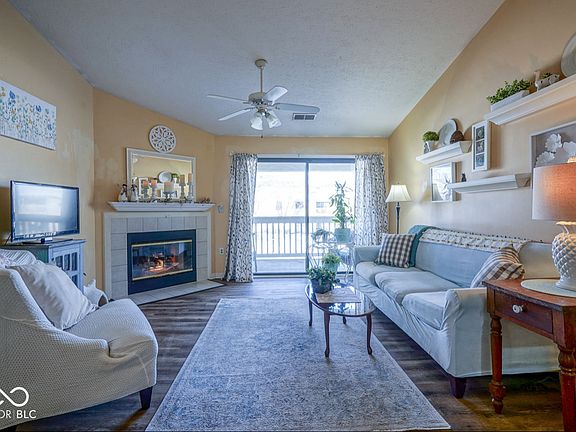 4th image of 946 Lenox Ln Unit 208