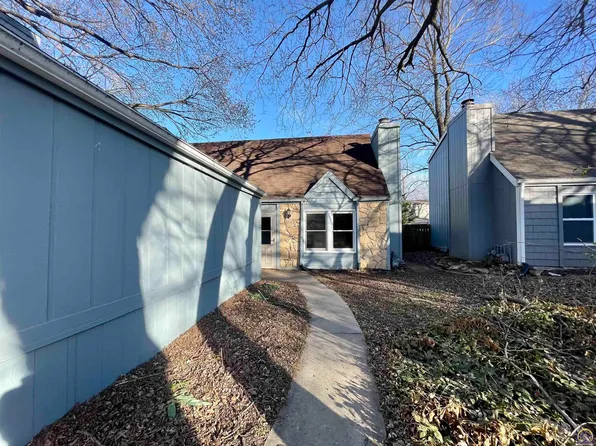 306 Northwood Ln, Lawrence, KS 66044