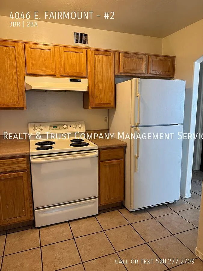 3 bedroom in Mid Town with Large Yard! — Photo 4