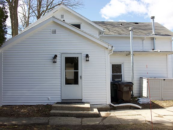 2nd image of 180 Martin St #1