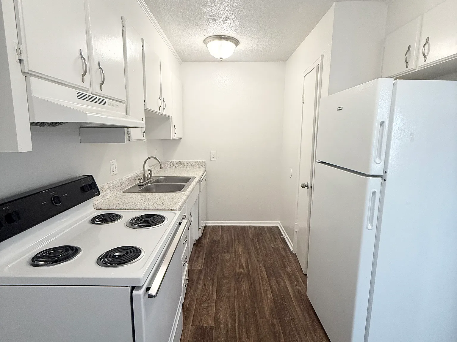 Hunting Ridge Apartments — Photo 1