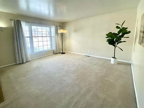 3rd image of 3209 W Twickingham Dr