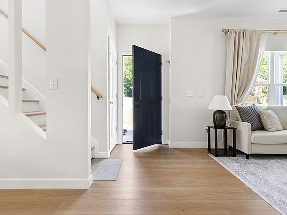 5th image of 1009 Rock St