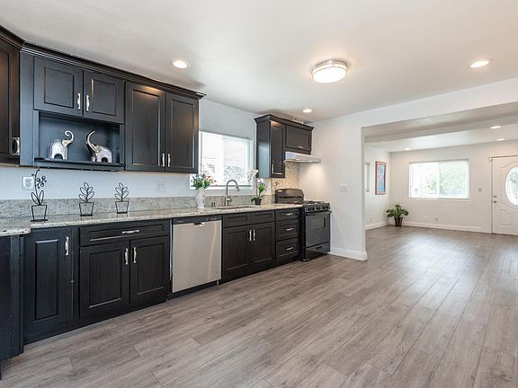 3rd image of 14520 Marilla Ave #1