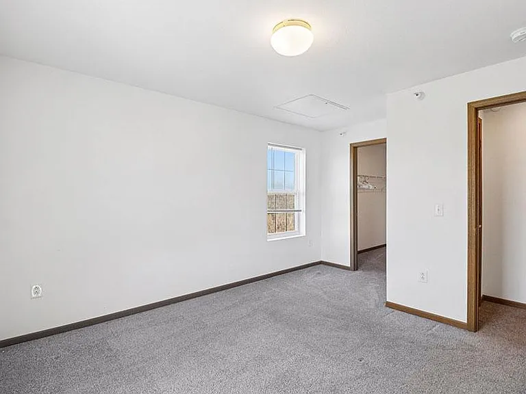 Wyndam Place Senior Residence - Lawrence — Photo 6