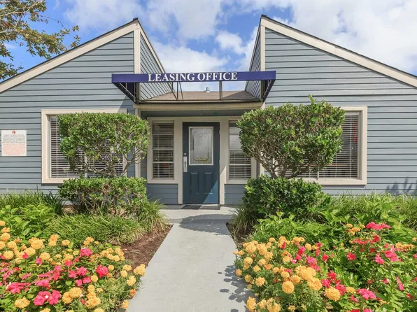 Dickinson Arms Apartments