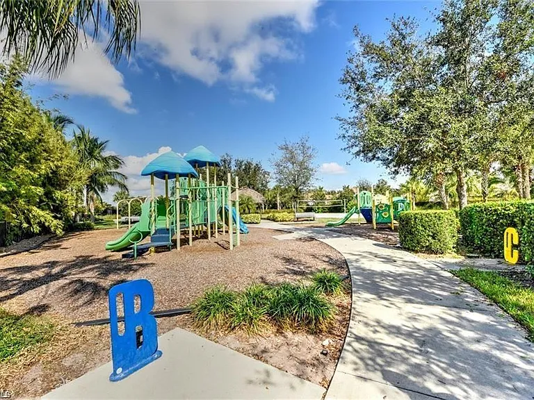 2261 Avocado Ln — Photo 28