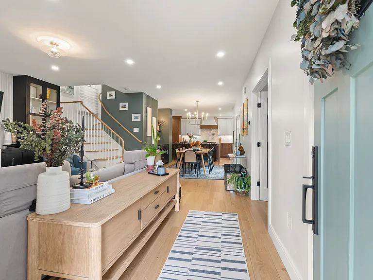 8 Bates Ct — Photo 3