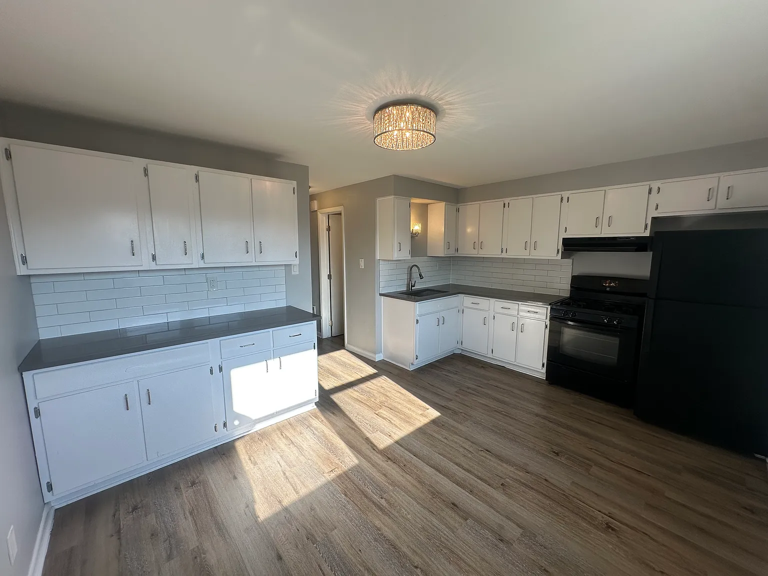 2 bed, 1.5 bath, 1200 sqft, $1,645 — Photo 3