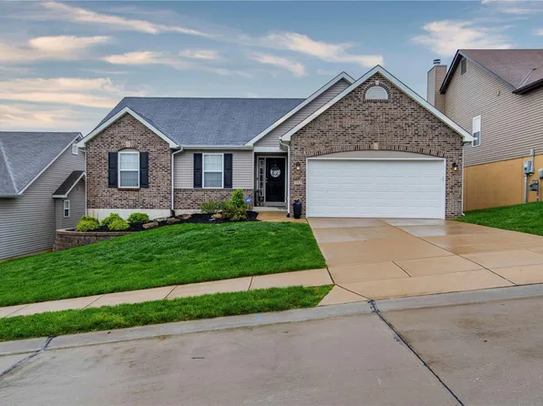 352 Amber Bluff Ln, Imperial, MO 63052